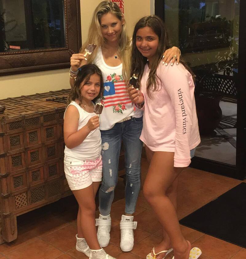 Анна Курникова замечена с новым кольцом на безымянном пальце