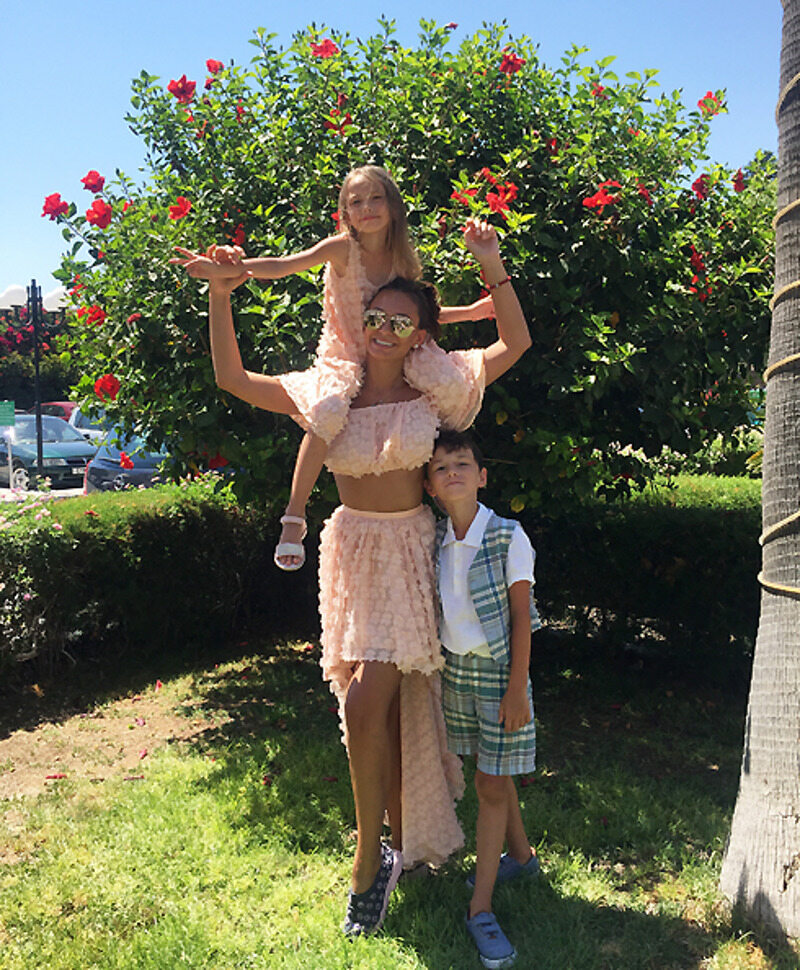 Пятилетняя Милана и семилетний Дима на каникулах выиграли конкурс красоты