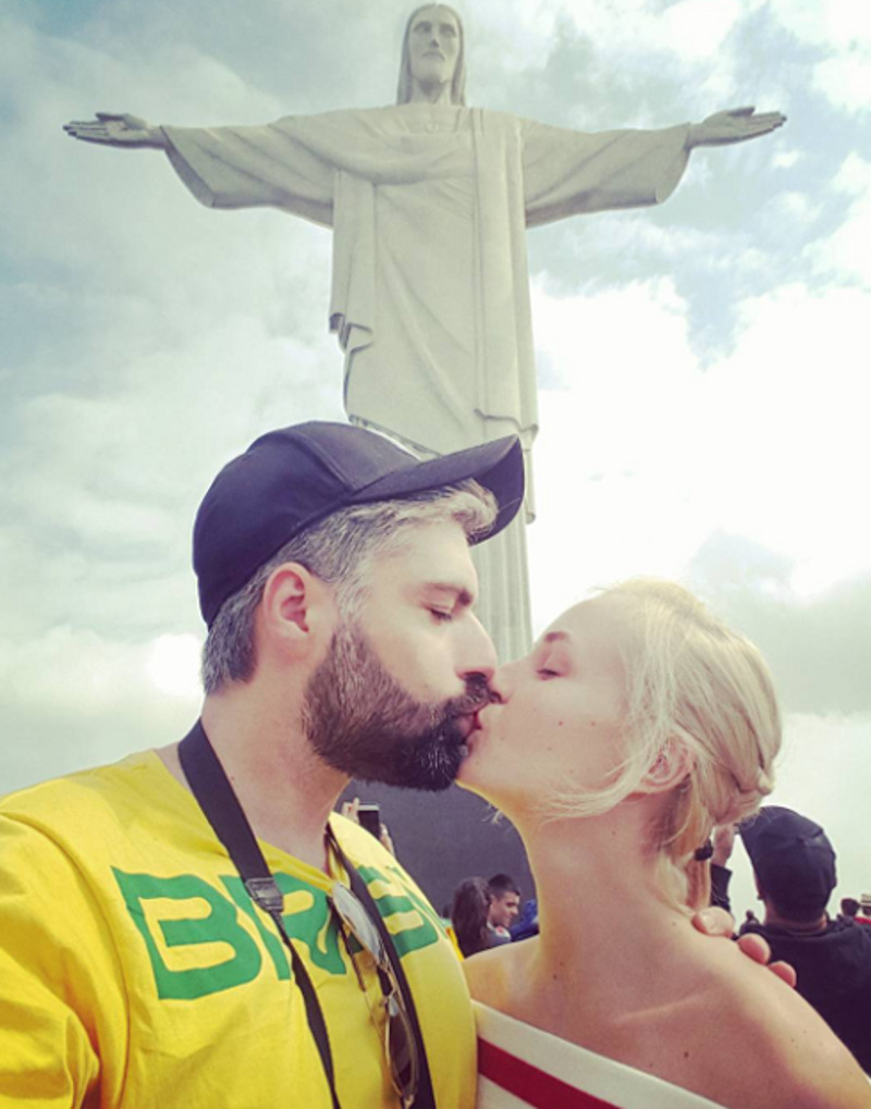 Полина Гагарина и Дмитрий Исхаков у статуи Христа