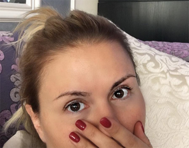 Анна Семенович заболела