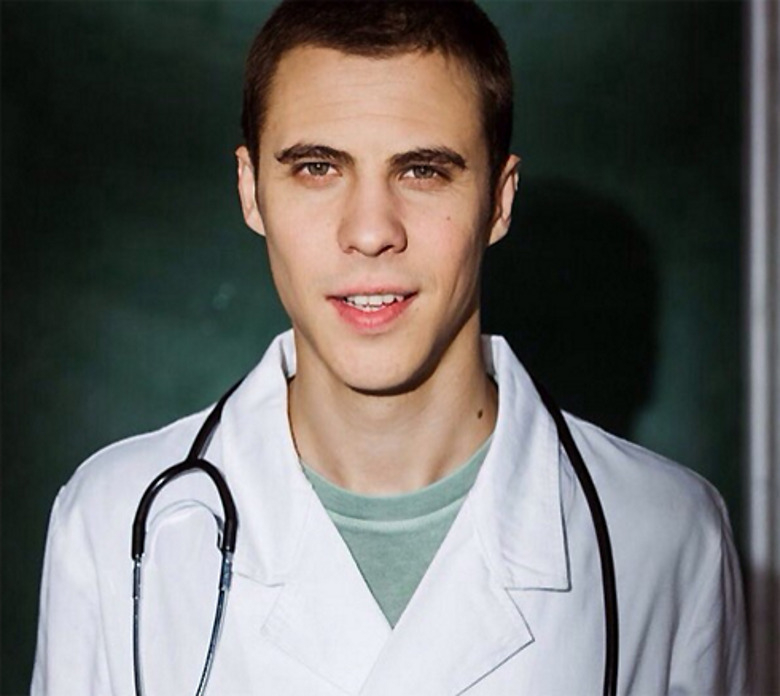 Александр Ляпин получил известность благодаря роли в сериале «Интерны»