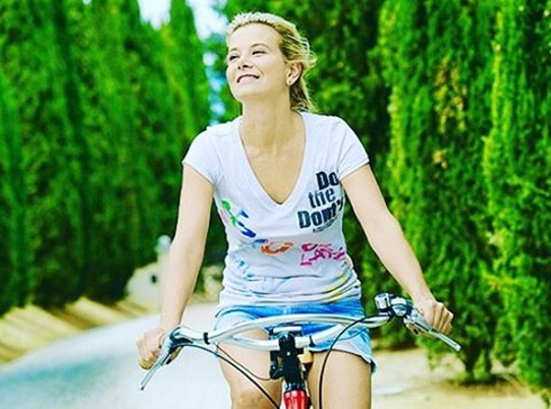 Юля Высоцкая не падает духом