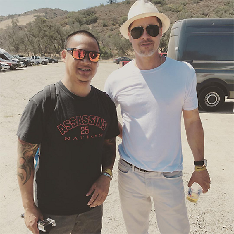 На мотошоу Брэд Питт был приветлив со всеми