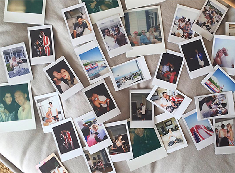 На фото в центре видно, что Том и Тейлор целуются