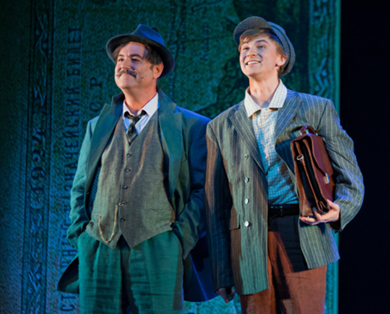 Нью-Йорк подарил мне прекрасную театральную школу, я приобрел друзей. В тот момент меня пригласили на главную роль в мюзикле Максима Леонидова «Растратчики», и я вернулся в Москву...