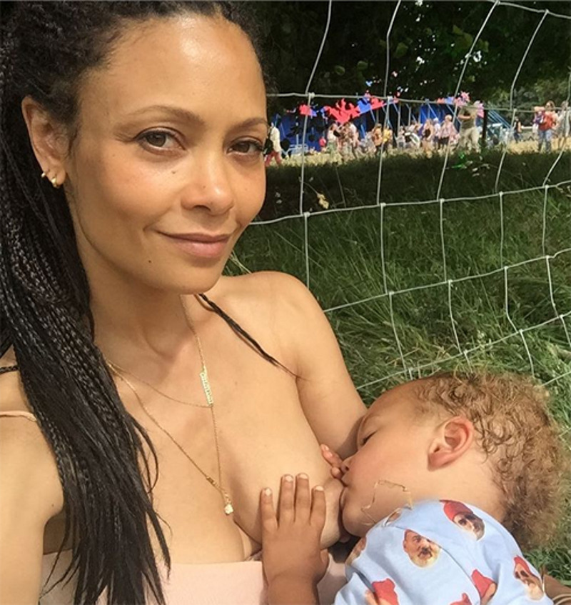 Актриса до сих пор кормит сына, которму два с половиной года, грудью