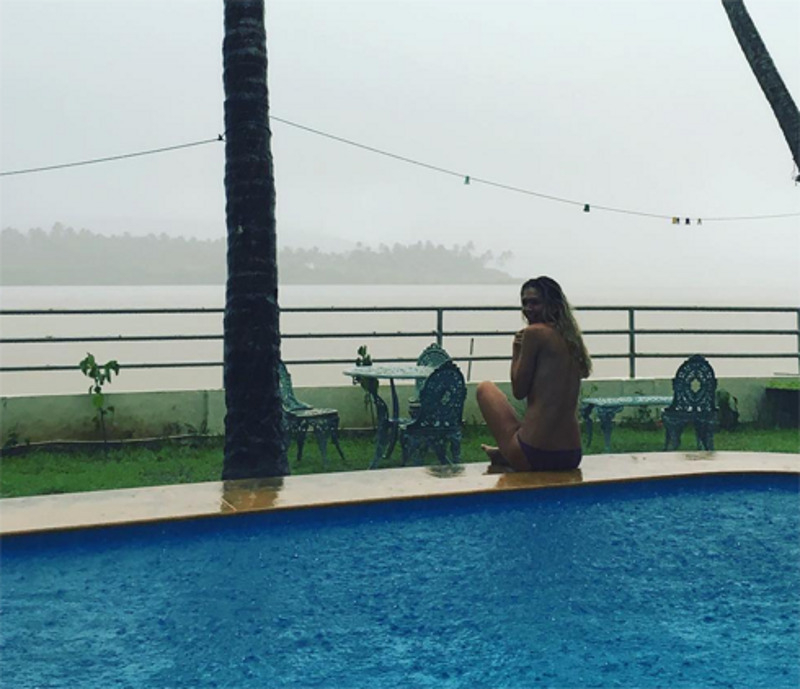 Вера Брежнева не боится сниматься топлес