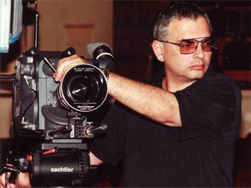 «Раньше с "четверкой" по режиссуре не было шансов получить постановку. Но если в дипломе стояла "пятерка", молодому режиссеру было гораздо проще, чем сейчас», - признает Шахназаров