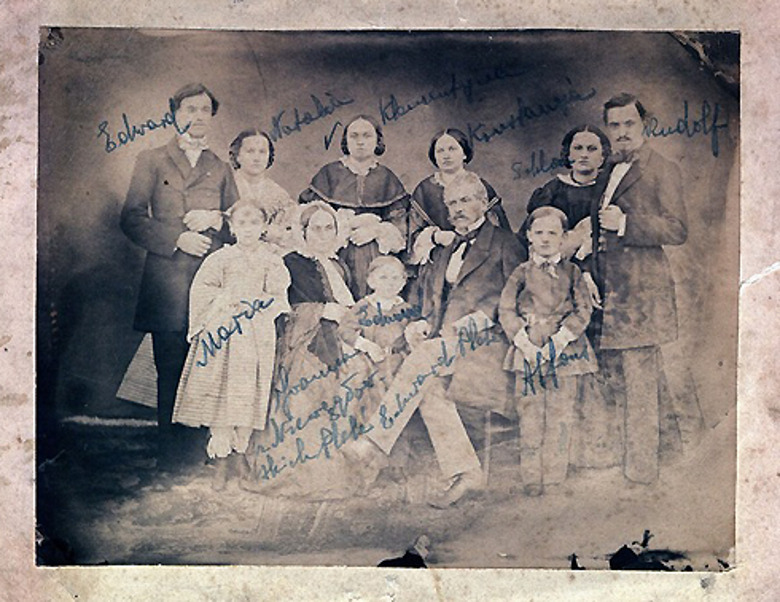 Семейные тайны влияют на судьбу всех поколений