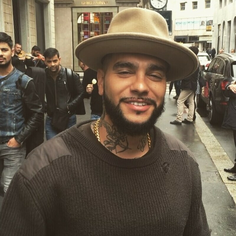 Тимати застрял в лифте из-за любви к прекрасному полу?