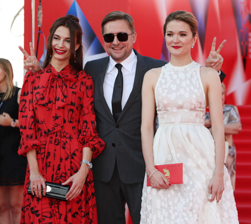 С подругой Дашей (на фото слева), несмотря на разницу в возрасте, у Артема нашлись общие интересы