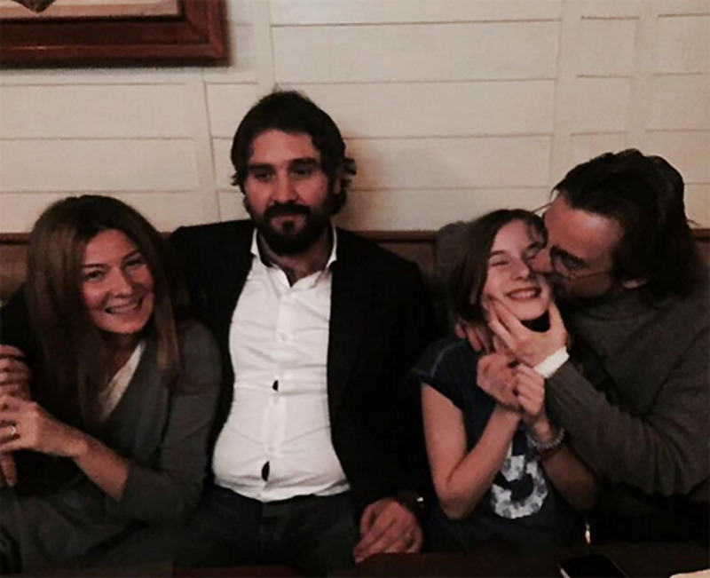 Клипмейкер Алан Бадоев (крайний справа) был вторым мужем Жанны, они прожили вместе девять лет. В этом браке родилась дочь Лолита