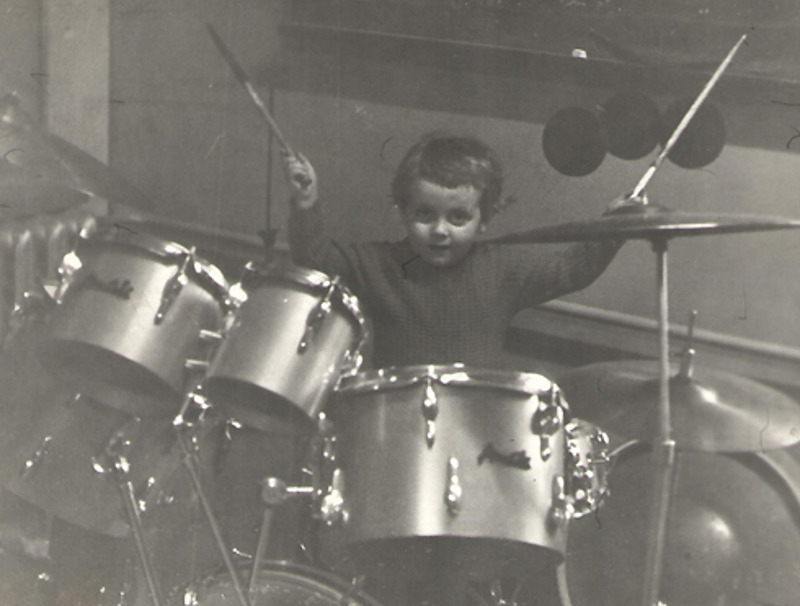 «Я решил осуществить мечту с детства: записать собственный альбом. Мне все это нравится, я пою для себя», - признается Ярушин