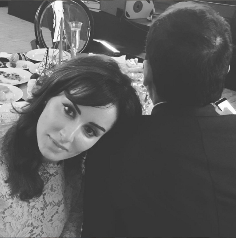 Именно из-за этого фото появились первые слухи о том, что Тина вышла замуж