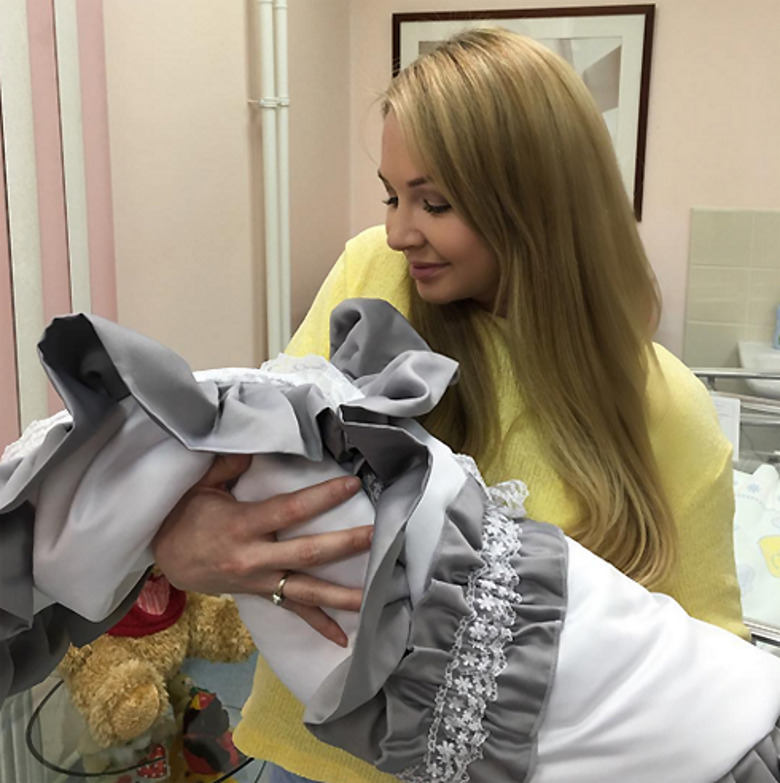 Дарья Пынзарь выписалась из роддома