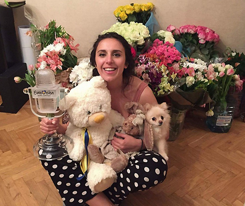 Певица Джамала стала победительницей конкурса. Ее триумф во второй раз обеспечил Украине право проведения «Евровидения»