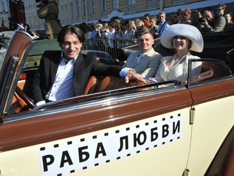 Эвклид Кюрдзидис не побоялся сесть за руль раритетного авто