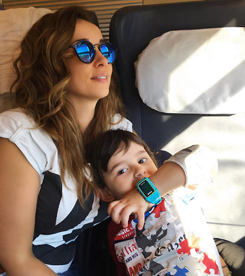 Соломону подарили дорогие часы-телефон