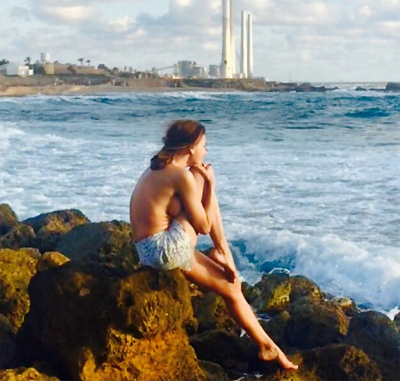 Фанаты сравнили фигуру актрисы с фигурой куклы Барби