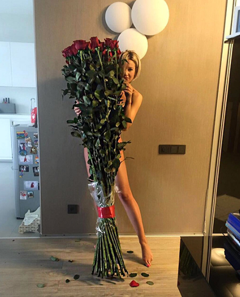 Этот гигантский букет подарил Ольге муж Дмитрий Тарасов