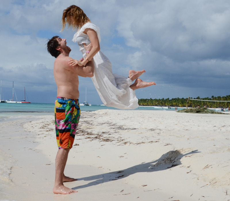 Михаил и Любава мечтают много путешествовать, но пока из-за большого объема работы, получается только один раз в год