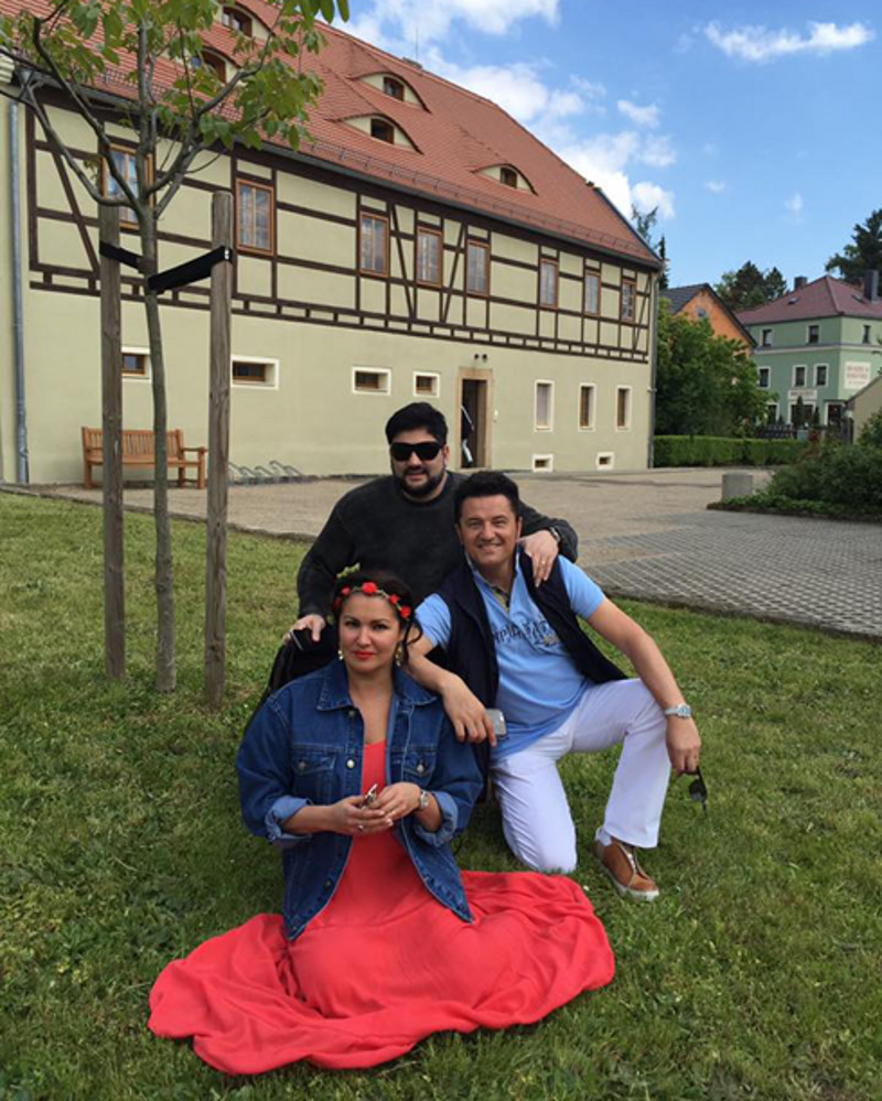 Анна Нетребко и Юсиф Эйвазов с друзьями отдохнули в Швейцарии