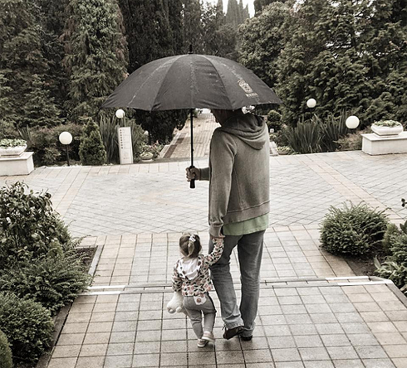 Дмитрия Пескова приняли за... скульптуру