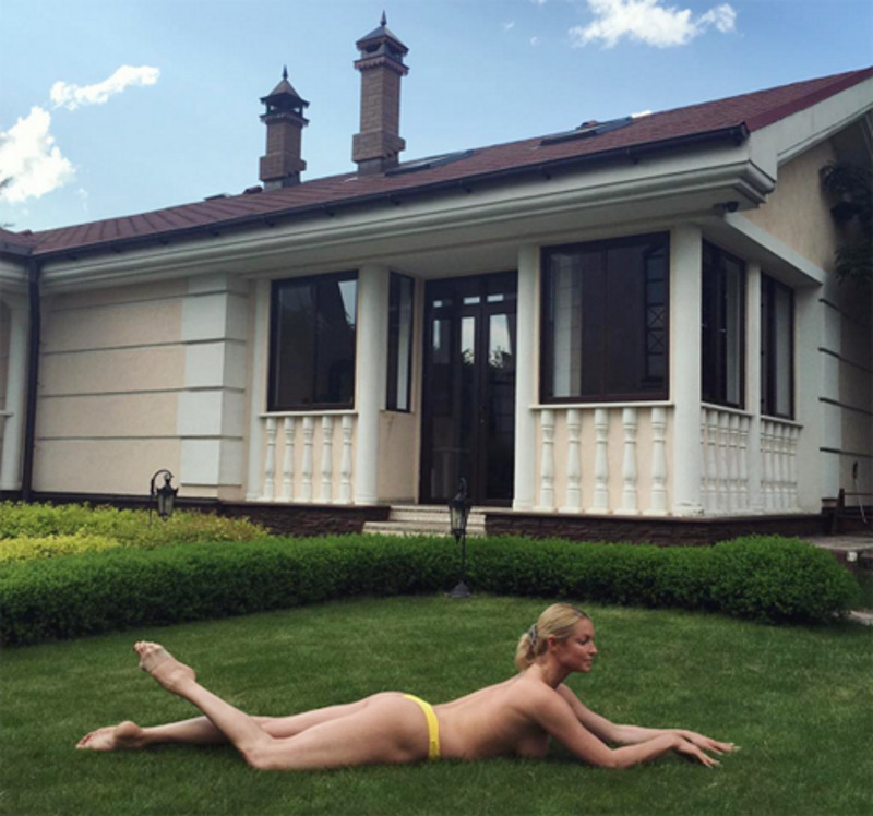 Фотографию Насти критикуют, но при этом лайкают