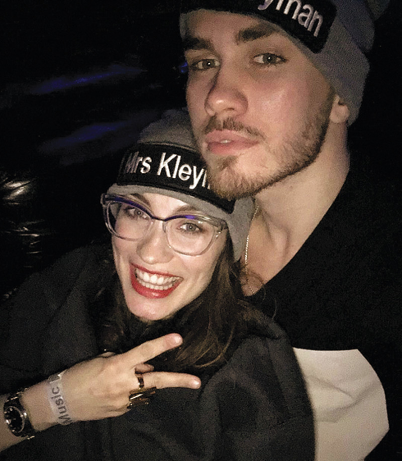 Заботы молодых родителей не мешают Вике и ее супругу Дмитрию Клейману иногда выходить в свет и весело проводить время