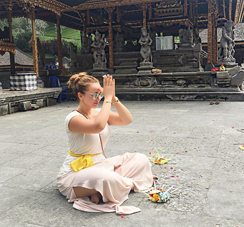 Анфиса Чехова прекрасно проводит время на Бали