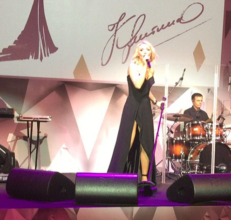 Именинница практически весь праздник провела на сцене