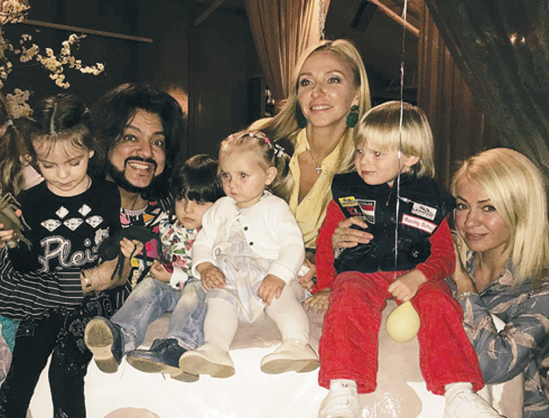 Филипп Киркоров, Татьяна Навка и Яна Рудковская с детьми