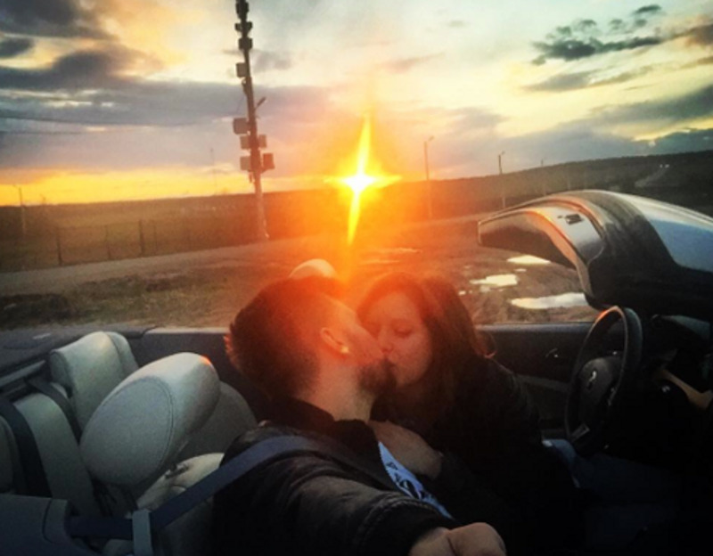 Влюбленные познакомились чуть больше двух лет назад на съемках фильма 