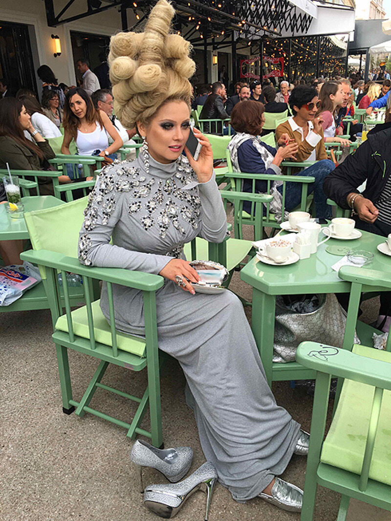 Во время перерыва на кофе у Лениной украли мобильный телефон