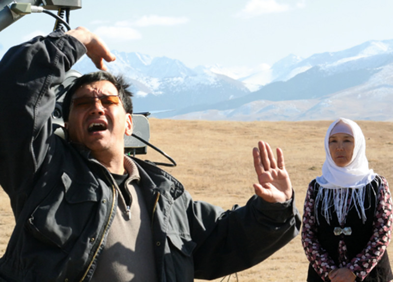 На съемках фильма «Возвращение в «А». Роль бабушки Марата исполнила Наталья Аринбасарова. Картина была номинирована на «Оскар» от Казахстана