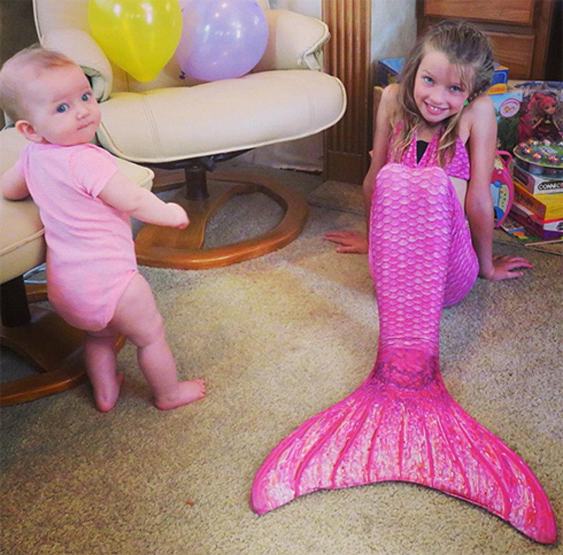 Эвер отмечала восьмой день рождения в костюме русалочки