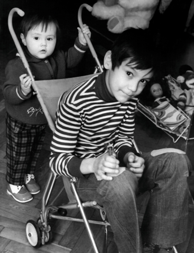 Наш герой с младшей сестрой Екатериной Двигубской