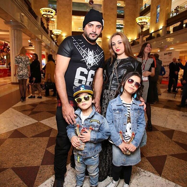 В семье солиста группы "Корни" есть двое детей - Милана и Марсель