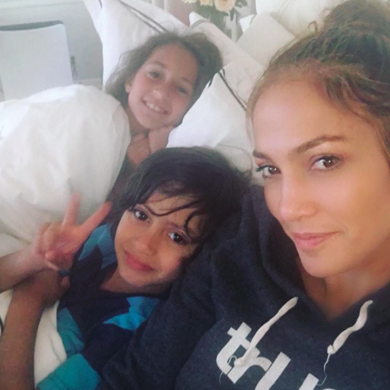 Дженнифер Лопес поделилась откровенным фото