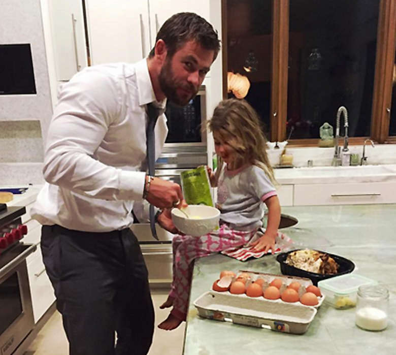 Крис Хемсворт с дочкой Индией