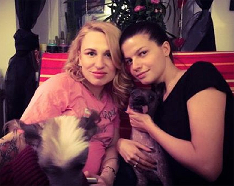 Агния Кузнецова навестила молодую маму после выписки