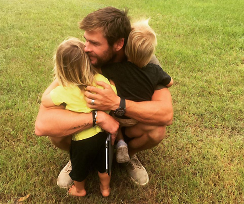 Крис Хемсворт с сыновьями Тристаном и Сашей