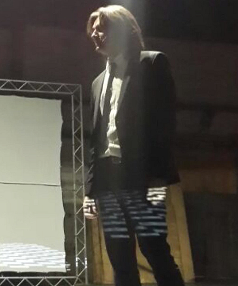 dmitriy_malikov: «Тема шортиков что то преследует меня.. Причудливый свет на репетиции...» 