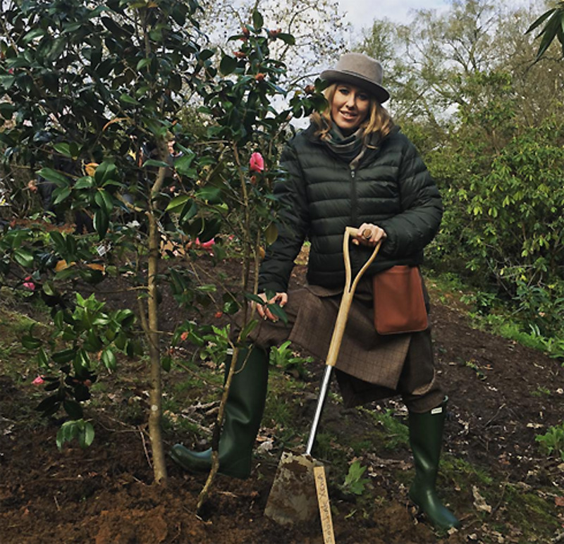 Собчак занимается разведением сада...