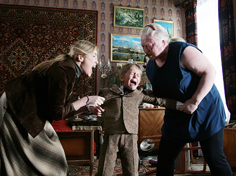 О своем не очень счастливом детстве Павел Санаев написал автобиографическую книгу. И уже в процессе ее создания понял, что простил бабушку