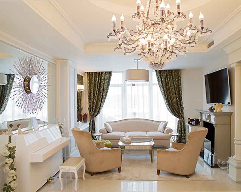 По словам Ходаковской, интерьер ее дома выдержан во французском стиле