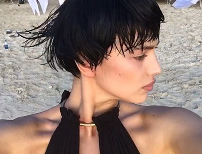 Ирина Шейк подстриглась или примерила парик?