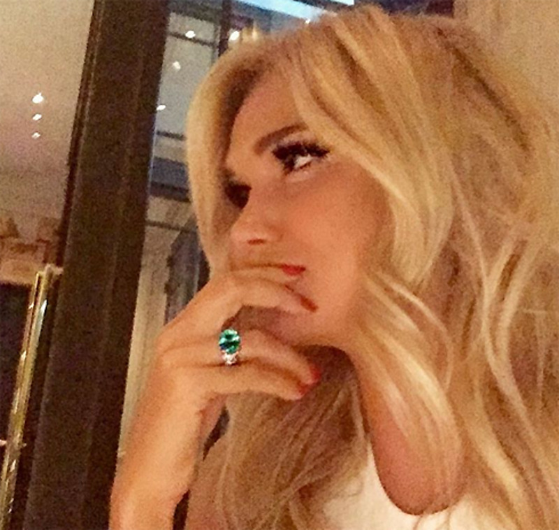 Виктория Лопырева показала помолвочное кольцо?