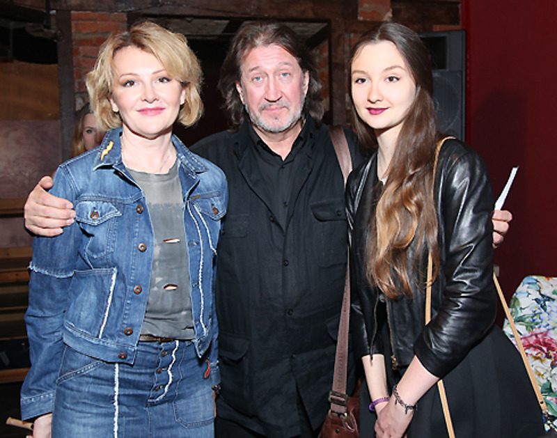 Олег Митяев с семьей