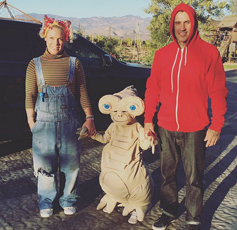 Пинк и Кэри Харт с дочерью